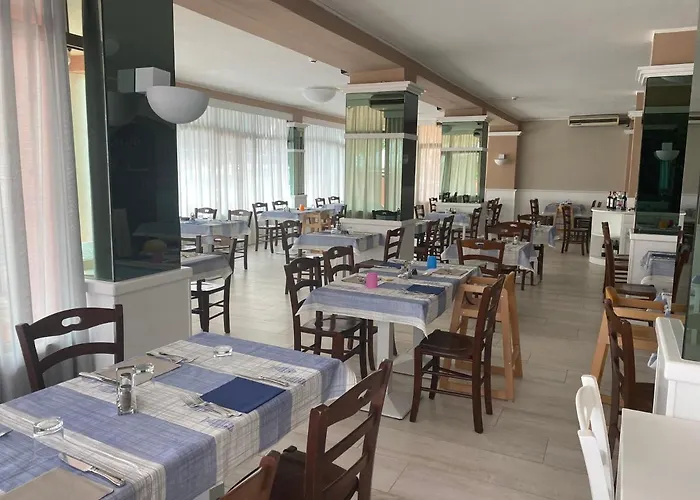 Отель Etrusca Марина-ди-Кампо